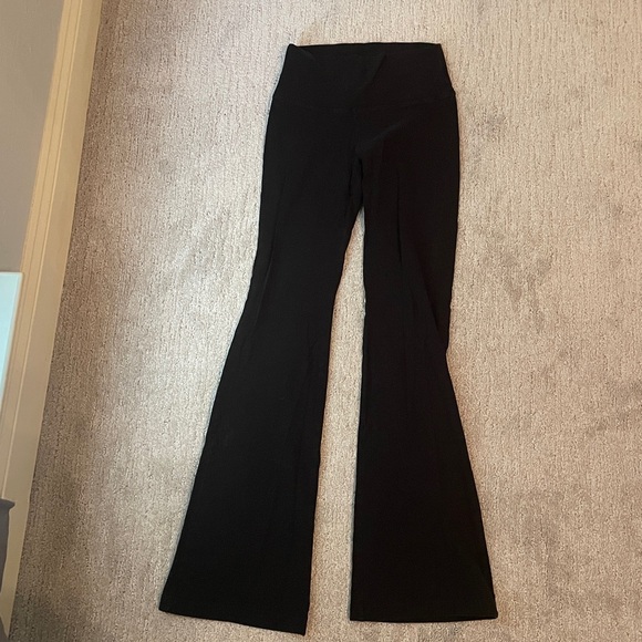 TNA Pants - Aritizia TNA Hold It Atmosphere High Rise Black Flare Leggings